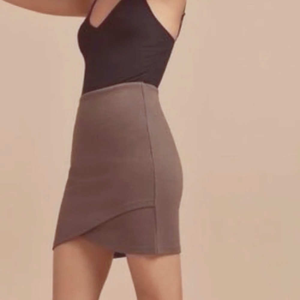 Aritzia Talula Primrose Skirt S